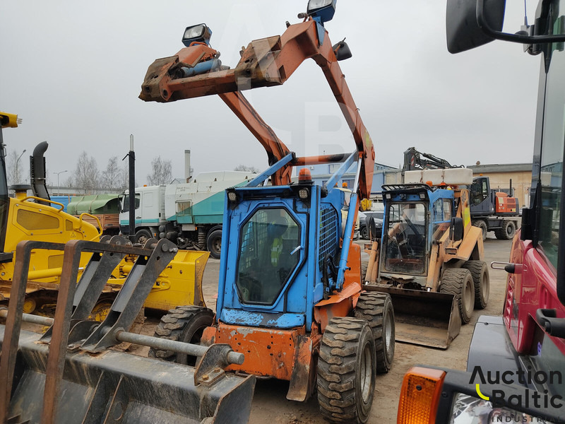 New Holland LS 185 B - Máy xúc lật đa năng: hình 2 New Holland LS 185 B - Máy xúc lật đa năng: hình 2