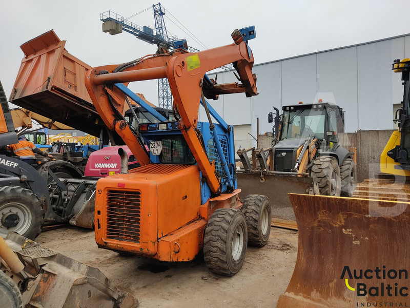 New Holland LS 185 B - Máy xúc lật đa năng: hình 4 New Holland LS 185 B - Máy xúc lật đa năng: hình 4