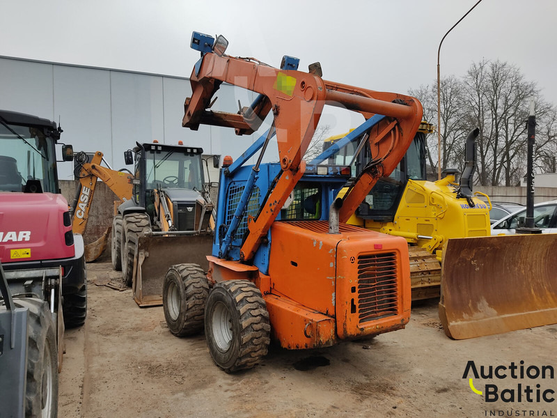 New Holland LS 185 B - Máy xúc lật đa năng: hình 3 New Holland LS 185 B - Máy xúc lật đa năng: hình 3