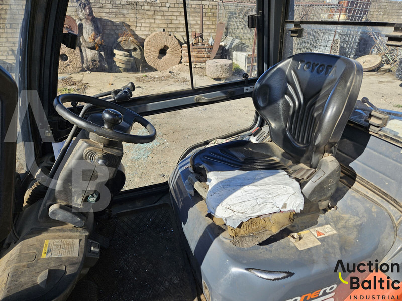 Toyota E 811 - Xe nâng diesel: hình 5 Toyota E 811 - Xe nâng diesel: hình 5