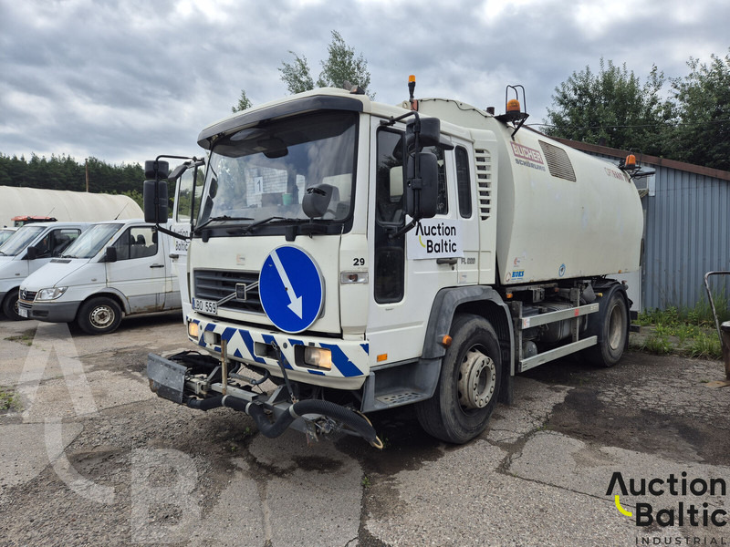 Volvo FL618 - Xe quét đường: hình 2 Volvo FL618 - Xe quét đường: hình 2