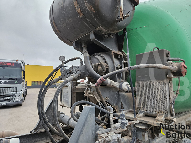 Volvo FM12 - Xe trộn bê tông: hình 5 Volvo FM12 - Xe trộn bê tông: hình 5