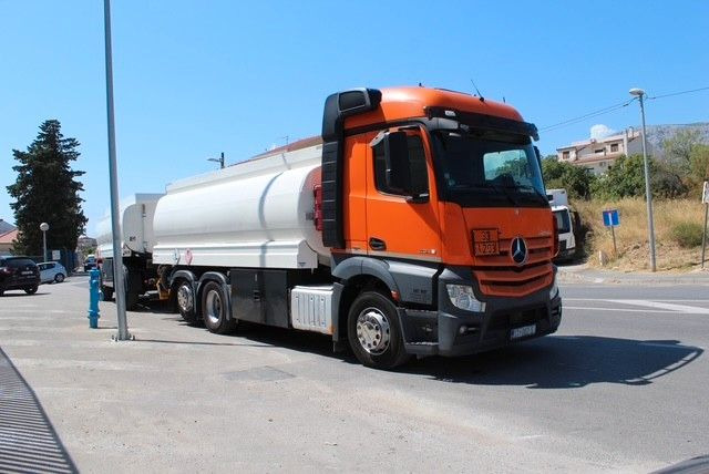 Mercedes-Benz Actros 2548 6x2/4 - Xe bồn: hình 3 Mercedes-Benz Actros 2548 6x2/4 - Xe bồn: hình 3