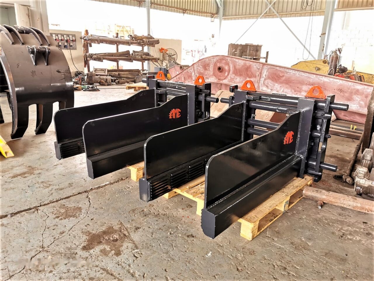 AME Bale Clamp - Ngàm kẹp cho Xe nâng: hình 2 AME Bale Clamp - Ngàm kẹp cho Xe nâng: hình 2