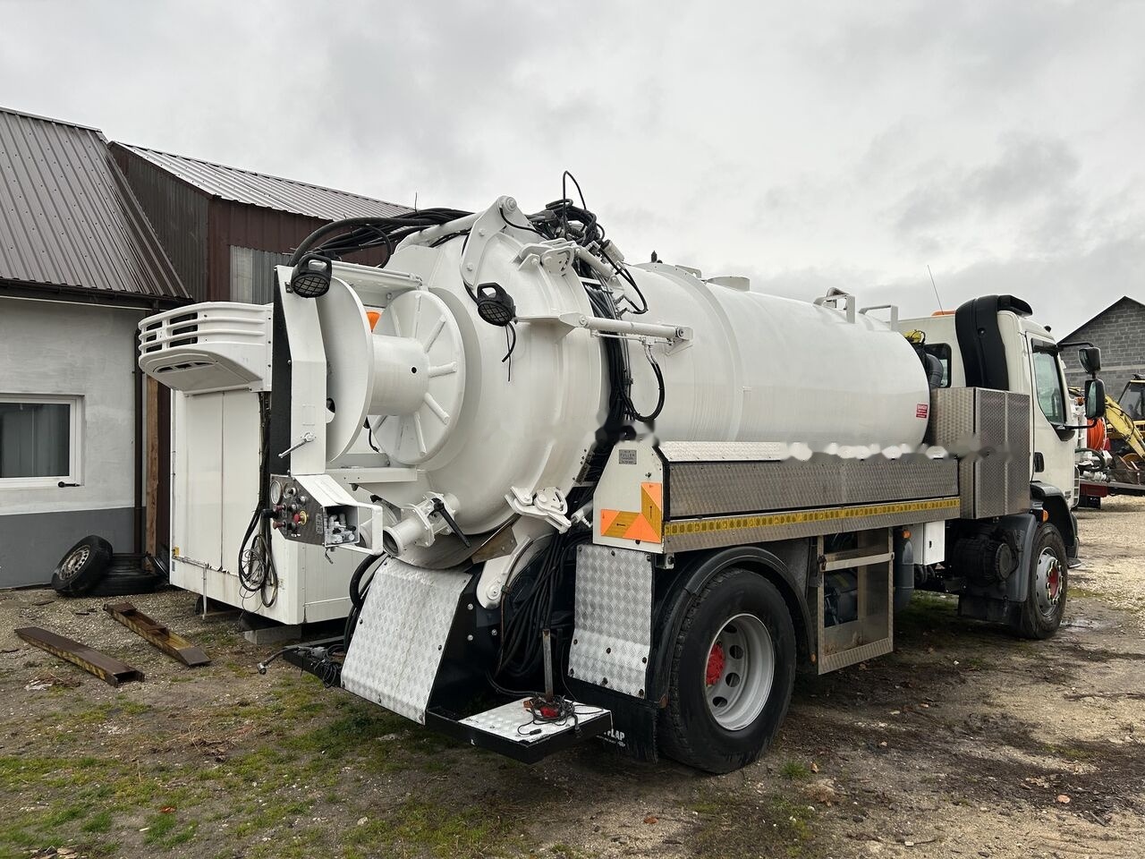DAF LF55.250 combi tanker - Xe tải chân không: hình 1 DAF LF55.250 combi tanker - Xe tải chân không: hình 1