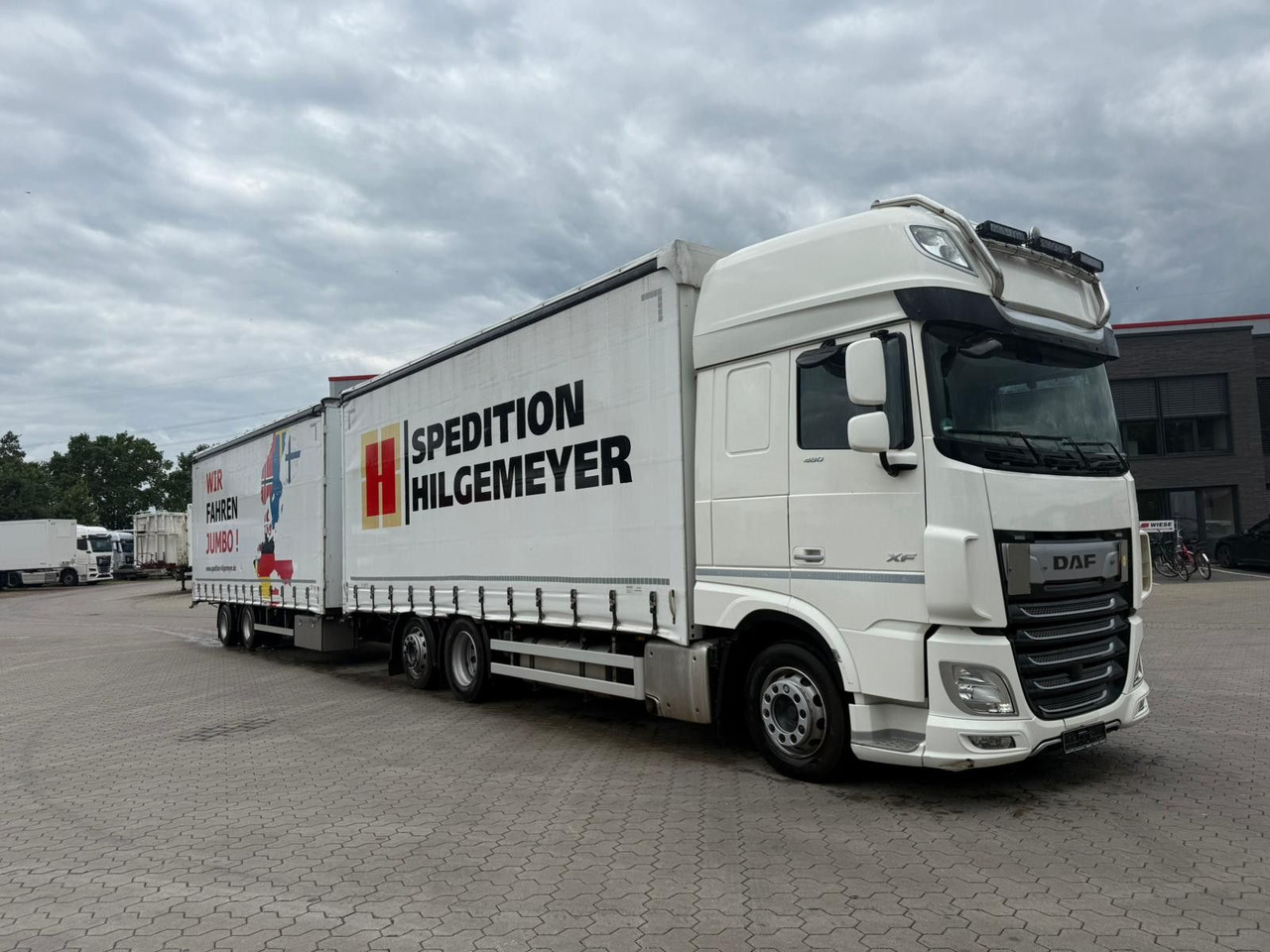 DAF XF 480 FAN LowDeck 6x2 Jumbo Inklusive Anhänger - Xe tải thùng mui bạt: hình 1 DAF XF 480 FAN LowDeck 6x2 Jumbo Inklusive Anhänger - Xe tải thùng mui bạt: hình 1