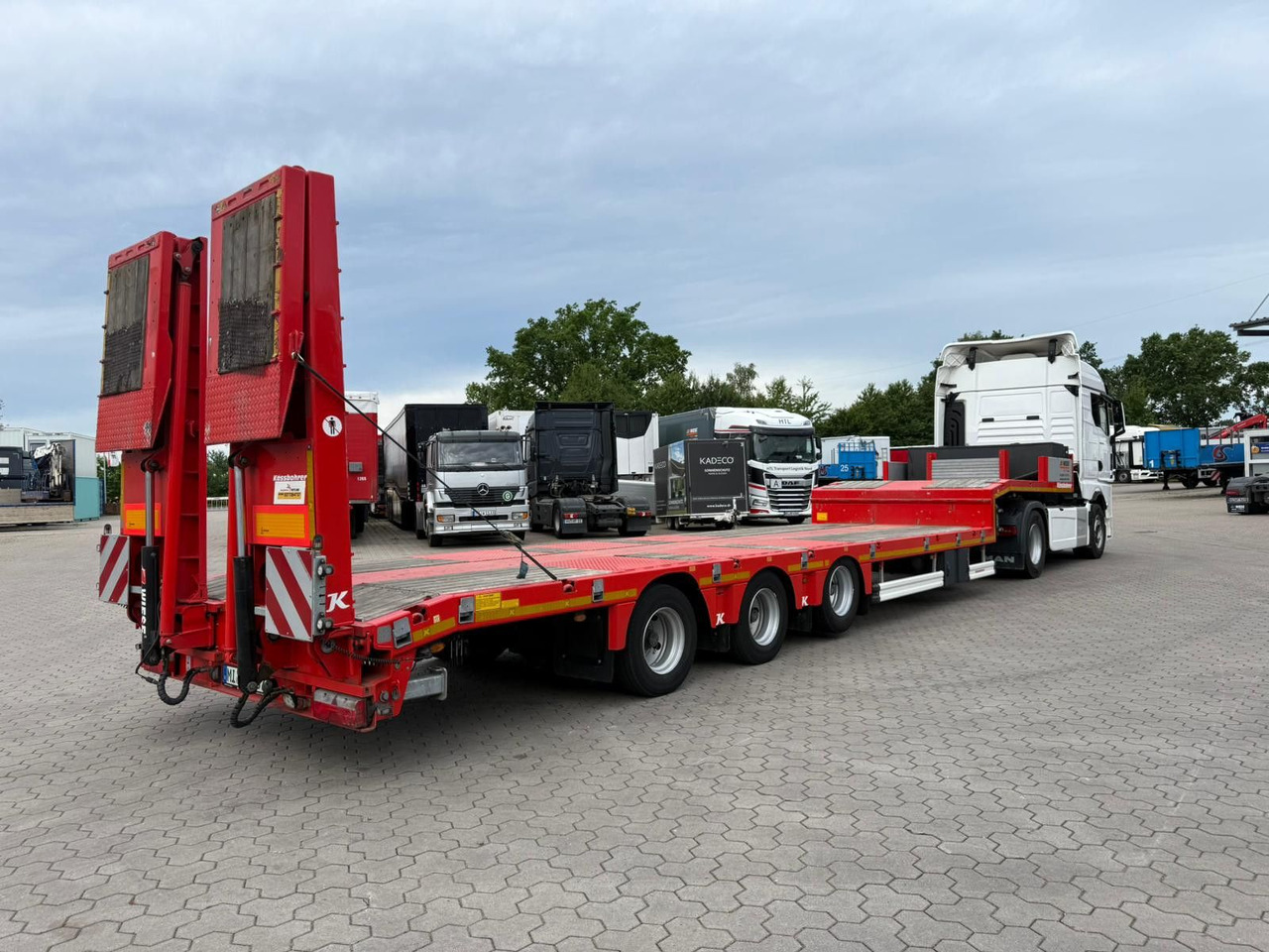 Kässbohrer K.SLS ECO Tieflader mit hydraulischen Rampen - Sơ mi rơ moóc thùng thấp: hình 2 Kässbohrer K.SLS ECO Tieflader mit hydraulischen Rampen - Sơ mi rơ moóc thùng thấp: hình 2