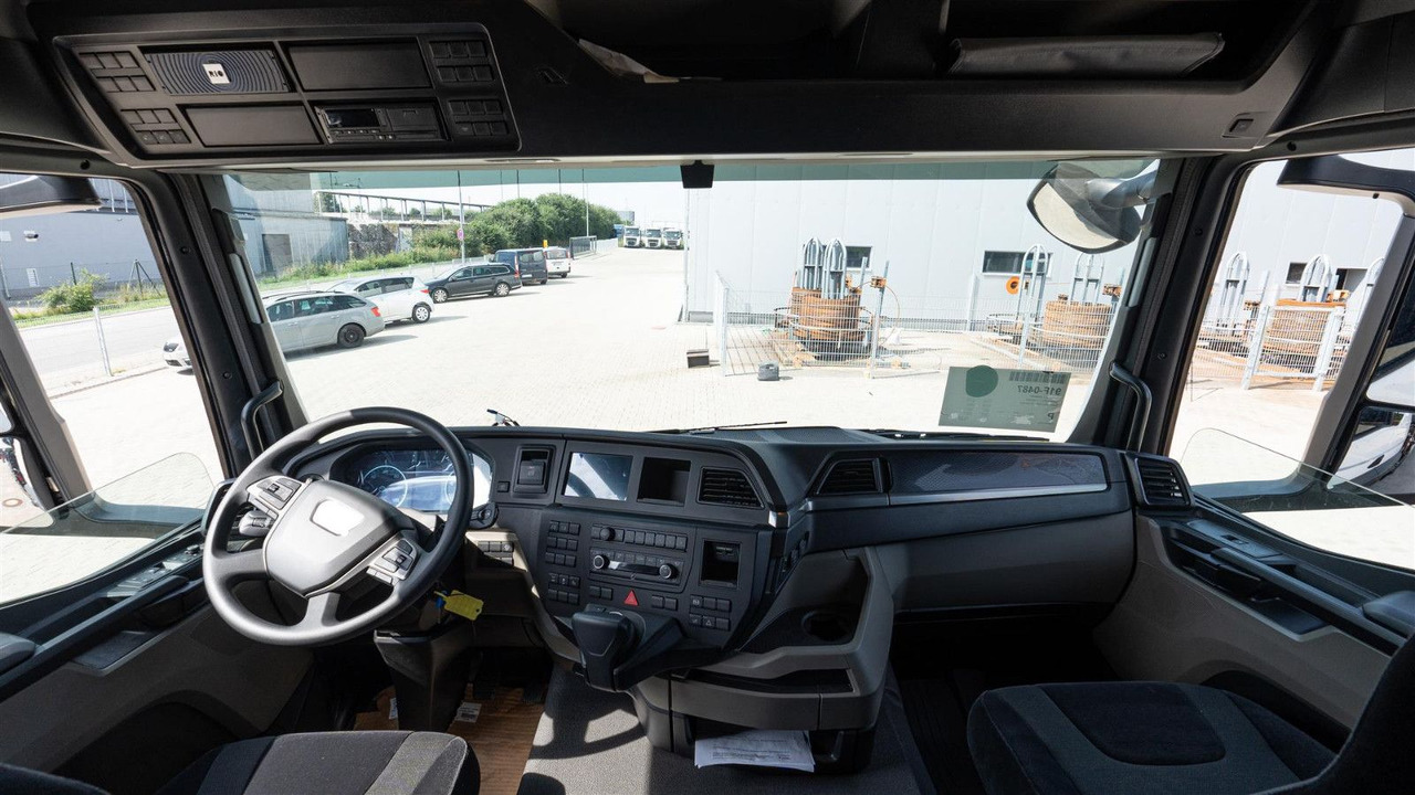 MAN 35.470 8x2 Kran F710 RA2.26 - Xe tải thùng lửng/ Phẳng, Xe cẩu tự hành: hình 3 MAN 35.470 8x2 Kran F710 RA2.26 - Xe tải thùng lửng/ Phẳng, Xe cẩu tự hành: hình 3