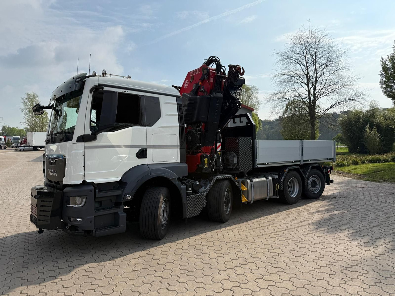 MAN 35.520 8x4 mit Kran Fassi F800 RA2.28 - Xe tải thùng lửng/ Phẳng, Xe cẩu tự hành: hình 2 MAN 35.520 8x4 mit Kran Fassi F800 RA2.28 - Xe tải thùng lửng/ Phẳng, Xe cẩu tự hành: hình 2