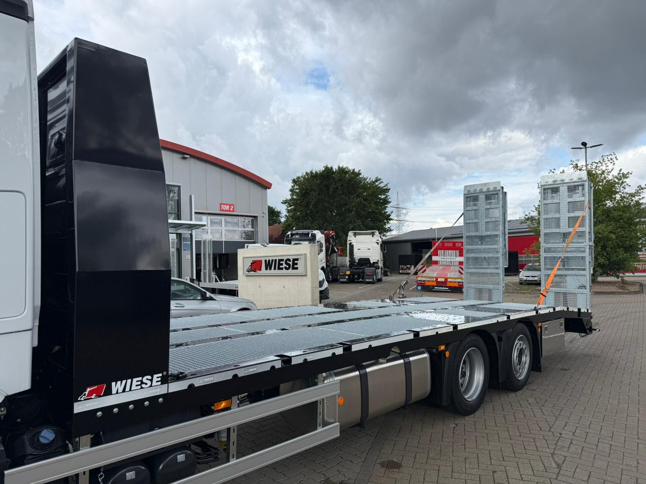Mercedes-Benz Actros mit Rampen, Maschinentransporter - Xe tải thùng lửng/ Phẳng: hình 2 Mercedes-Benz Actros mit Rampen, Maschinentransporter - Xe tải thùng lửng/ Phẳng: hình 2