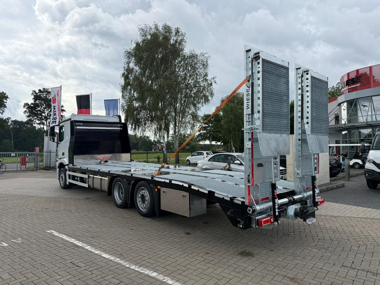 Mercedes-Benz Actros mit Rampen, Maschinentransporter - Xe tải thùng lửng/ Phẳng: hình 4 Mercedes-Benz Actros mit Rampen, Maschinentransporter - Xe tải thùng lửng/ Phẳng: hình 4