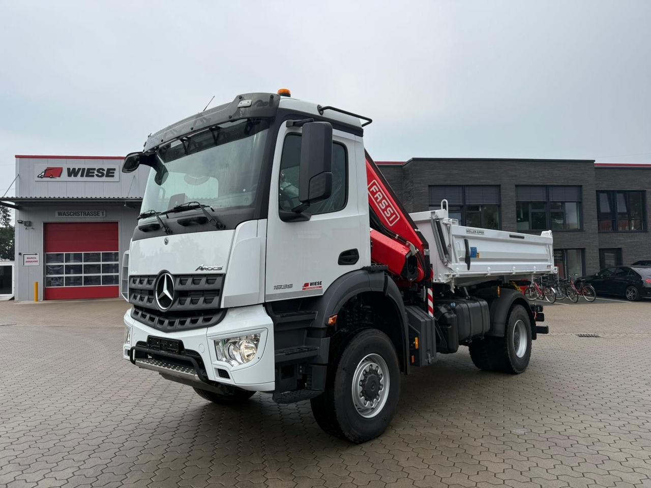 Mercedes-Benz Arocs 1835 4x2 Meiller Fassi F135 Kran Kipper - Xe ben, Xe cẩu tự hành: hình 1 Mercedes-Benz Arocs 1835 4x2 Meiller Fassi F135 Kran Kipper - Xe ben, Xe cẩu tự hành: hình 1