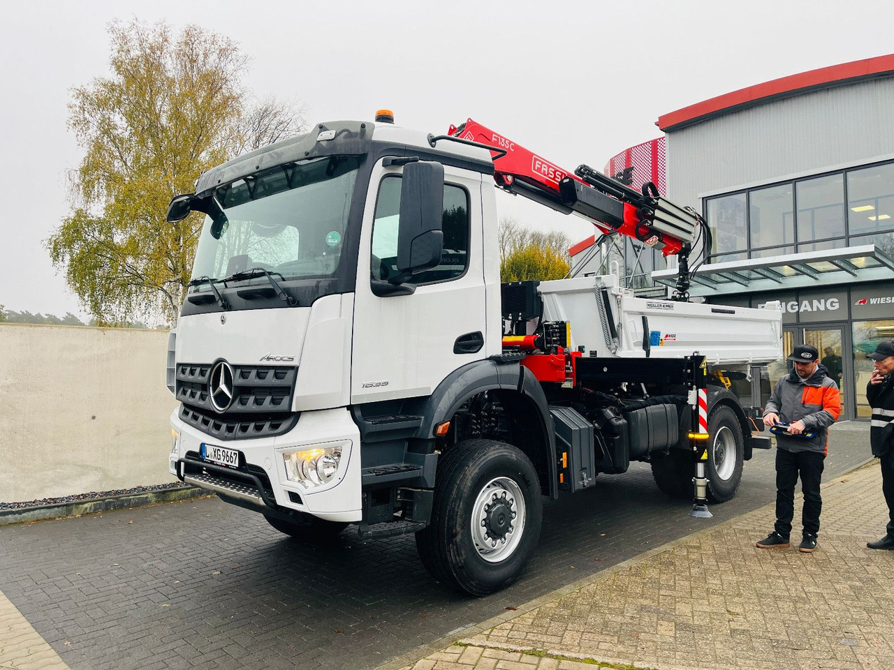 Mercedes-Benz Arocs 1835 4x4 Meiller Fassi F135 Kran Kipper - Xe ben, Xe cẩu tự hành: hình 1 Mercedes-Benz Arocs 1835 4x4 Meiller Fassi F135 Kran Kipper - Xe ben, Xe cẩu tự hành: hình 1