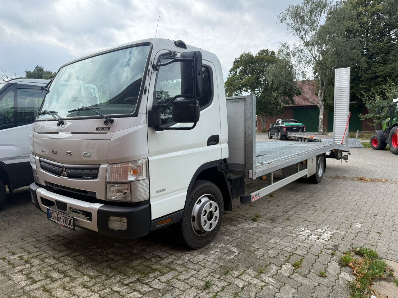 Mitsubishi Fuso Canter 7C18 Arbeitsbühnentransporter - Xe tải nhỏ phẳng: hình 1 Mitsubishi Fuso Canter 7C18 Arbeitsbühnentransporter - Xe tải nhỏ phẳng: hình 1