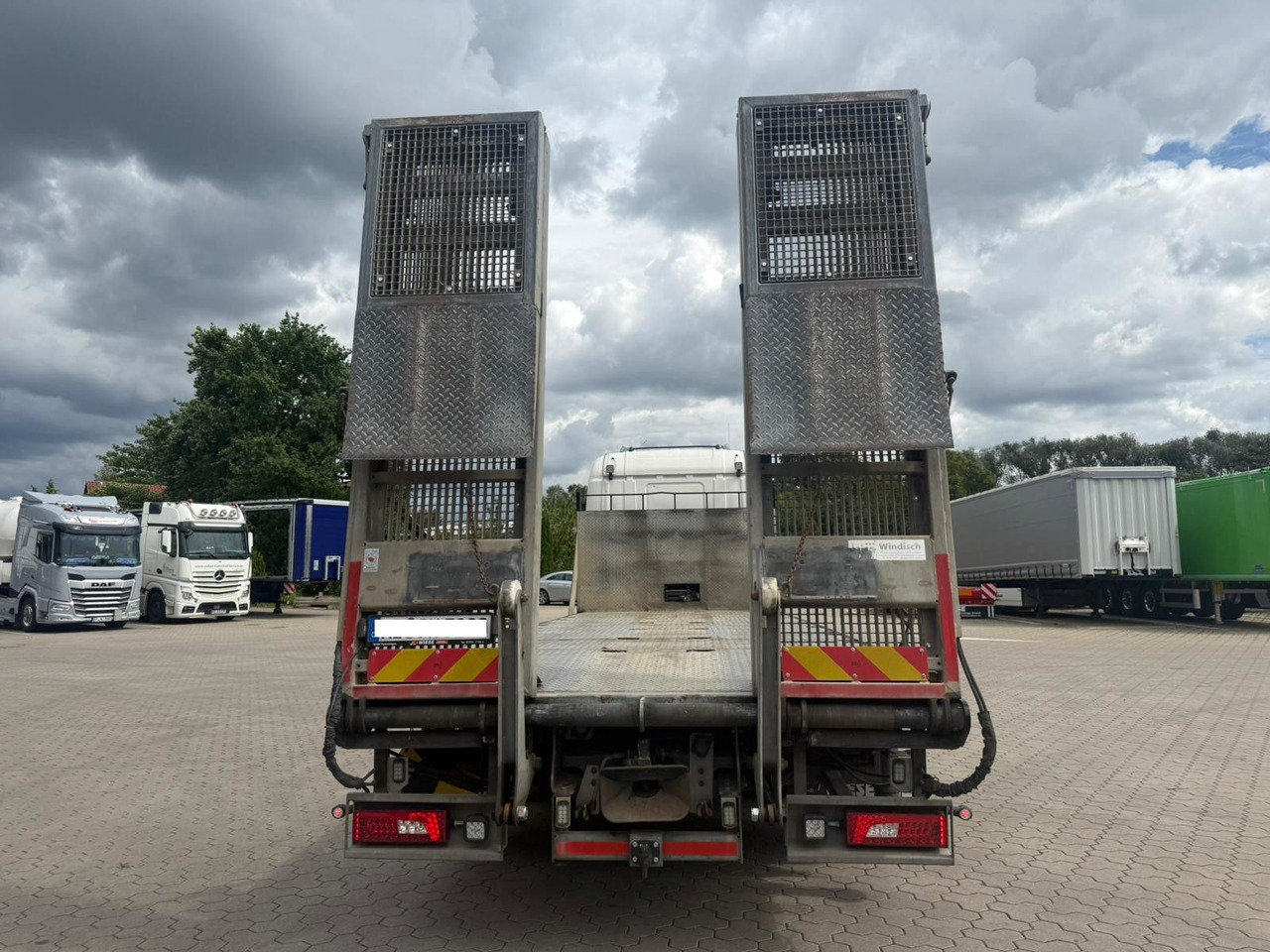 Scania G450 Baumaschinentransporter mit Rampen - Xe tải kéo: hình 5 Scania G450 Baumaschinentransporter mit Rampen - Xe tải kéo: hình 5