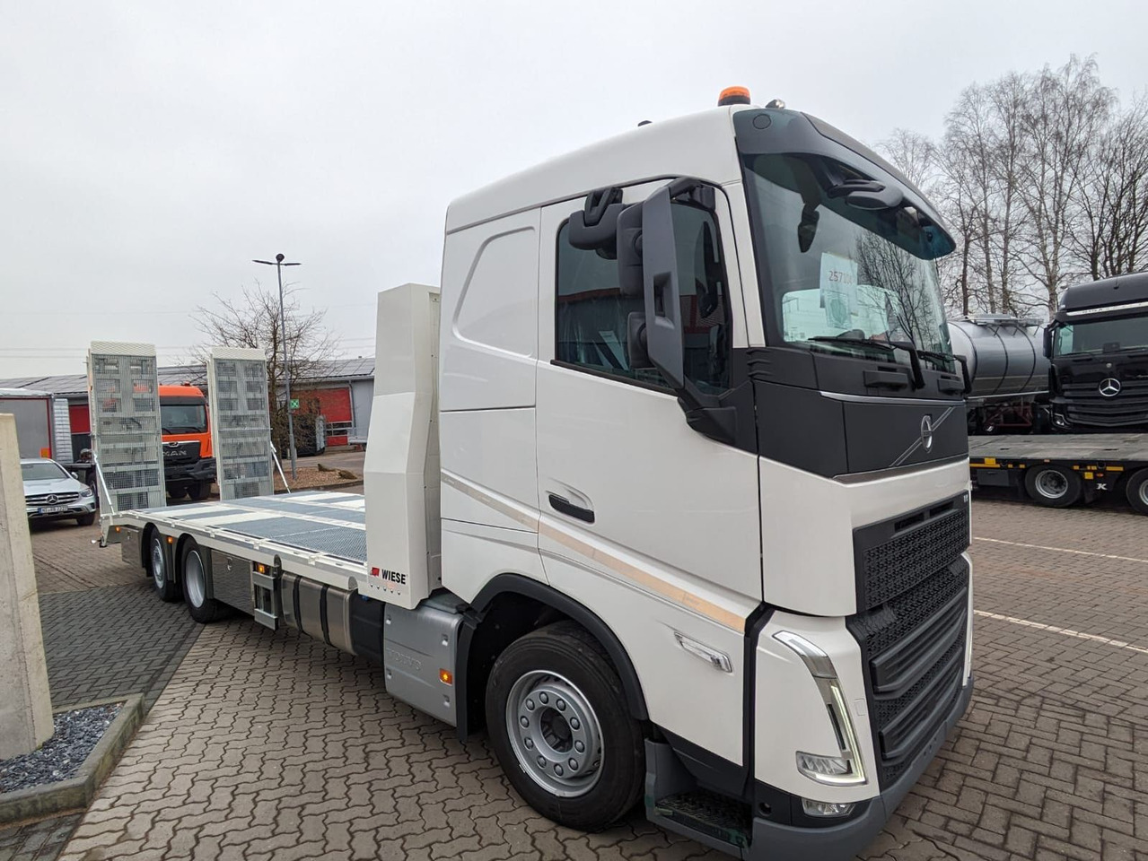 Volvo FH 420 Maschinentransporter Rampennen. - Xe tải kéo: hình 2 Volvo FH 420 Maschinentransporter Rampennen. - Xe tải kéo: hình 2