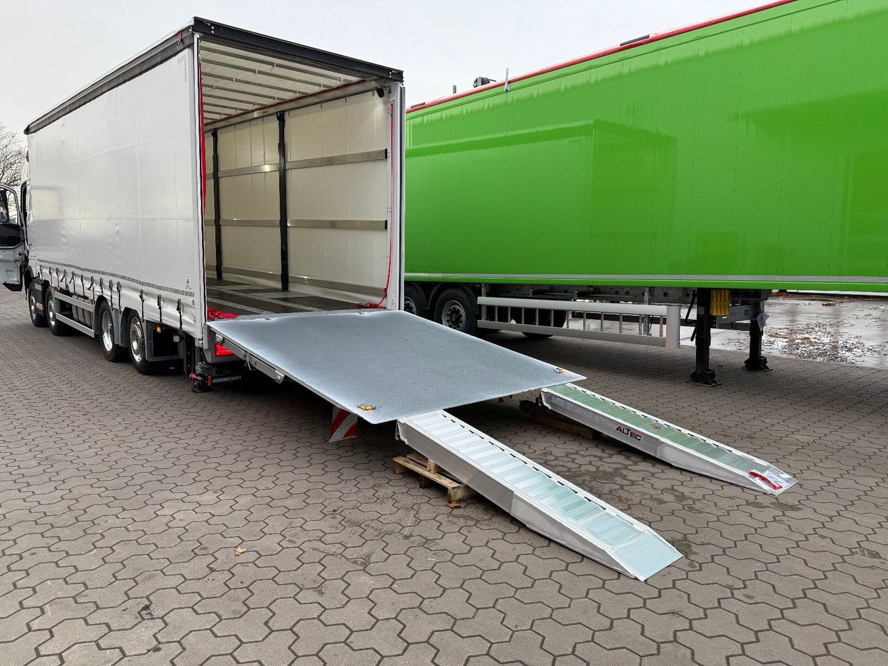 Volvo FH 500 8x2 Arbeitsbühnen Transporter LBW 9t - Xe tải kéo: hình 5 Volvo FH 500 8x2 Arbeitsbühnen Transporter LBW 9t - Xe tải kéo: hình 5