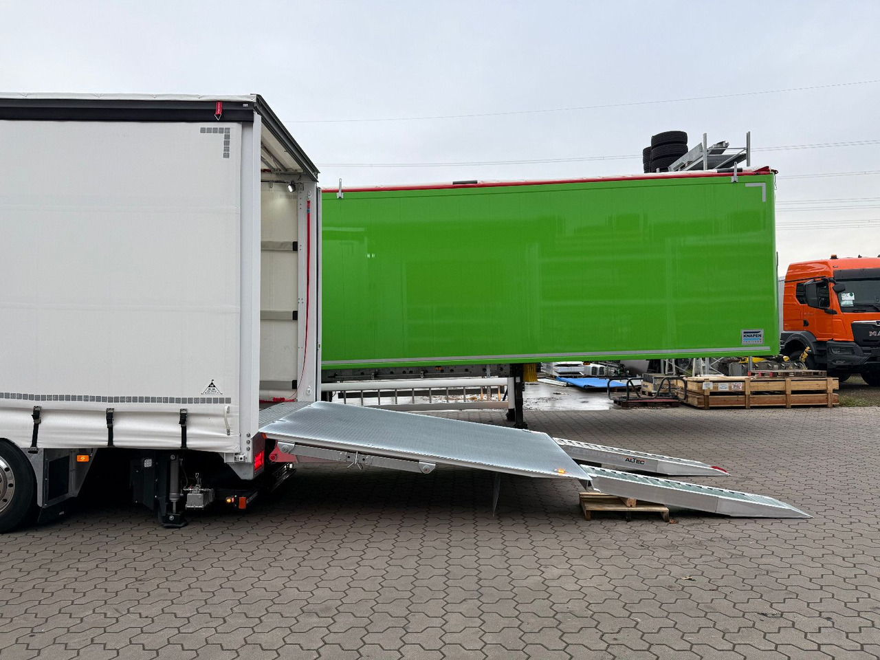 Volvo FH 500 8x2 Arbeitsbühnen Transporter LBW 9t - Xe tải thùng mui bạt: hình 4 Volvo FH 500 8x2 Arbeitsbühnen Transporter LBW 9t - Xe tải thùng mui bạt: hình 4