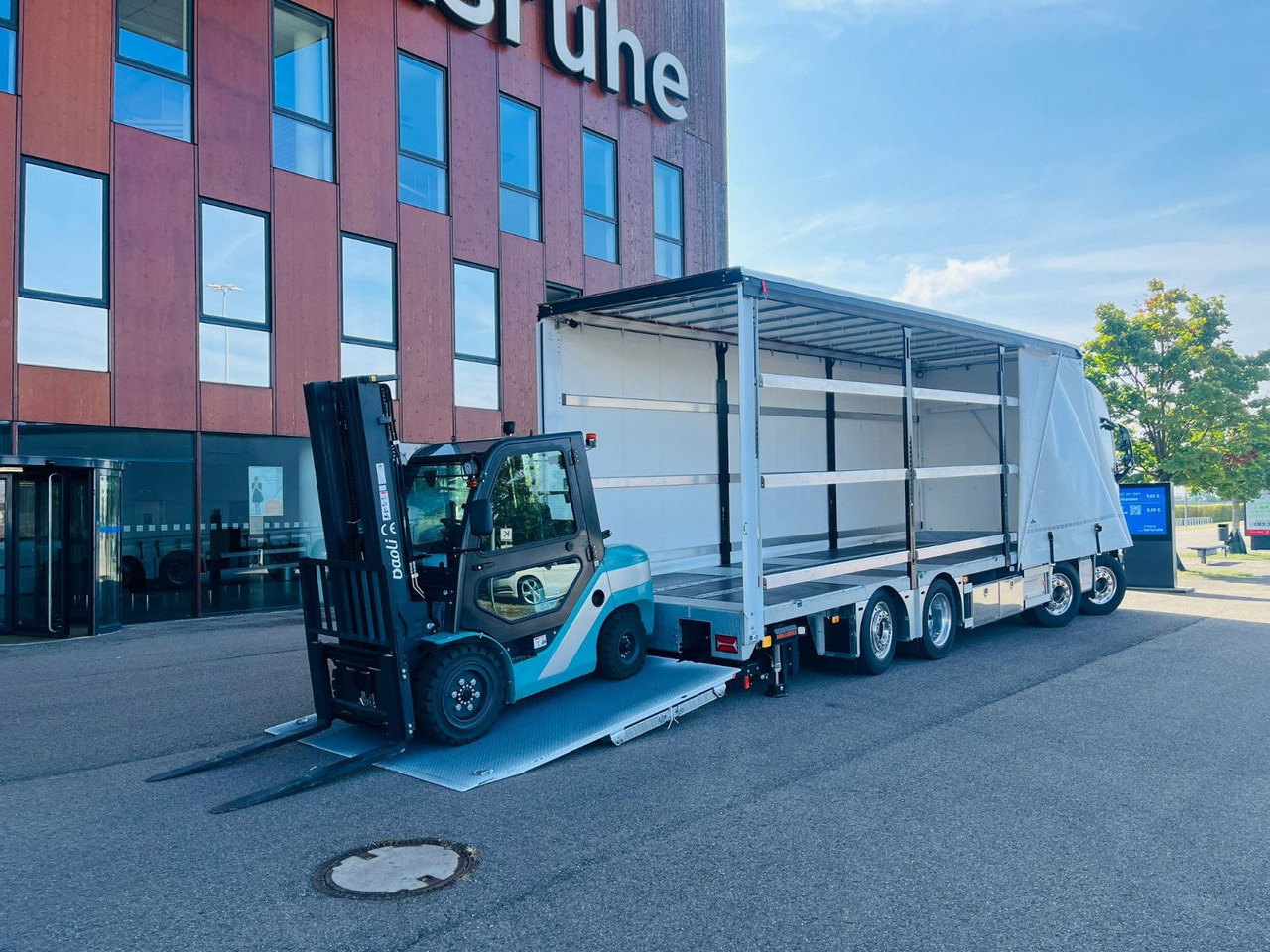 Volvo FH 500 8x2 Arbeitsbühnen Transporter LBW 9t - Xe tải thùng mui bạt: hình 1 Volvo FH 500 8x2 Arbeitsbühnen Transporter LBW 9t - Xe tải thùng mui bạt: hình 1