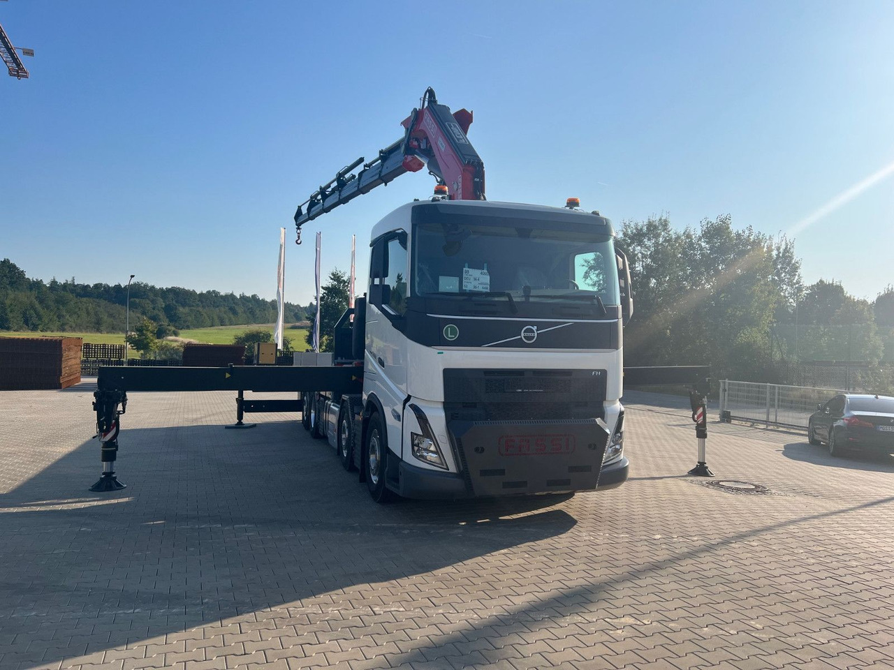 Volvo FH 500 8x2 Kran F710 RA2.26 - Xe tải thùng lửng/ Phẳng, Xe cẩu tự hành: hình 2 Volvo FH 500 8x2 Kran F710 RA2.26 - Xe tải thùng lửng/ Phẳng, Xe cẩu tự hành: hình 2