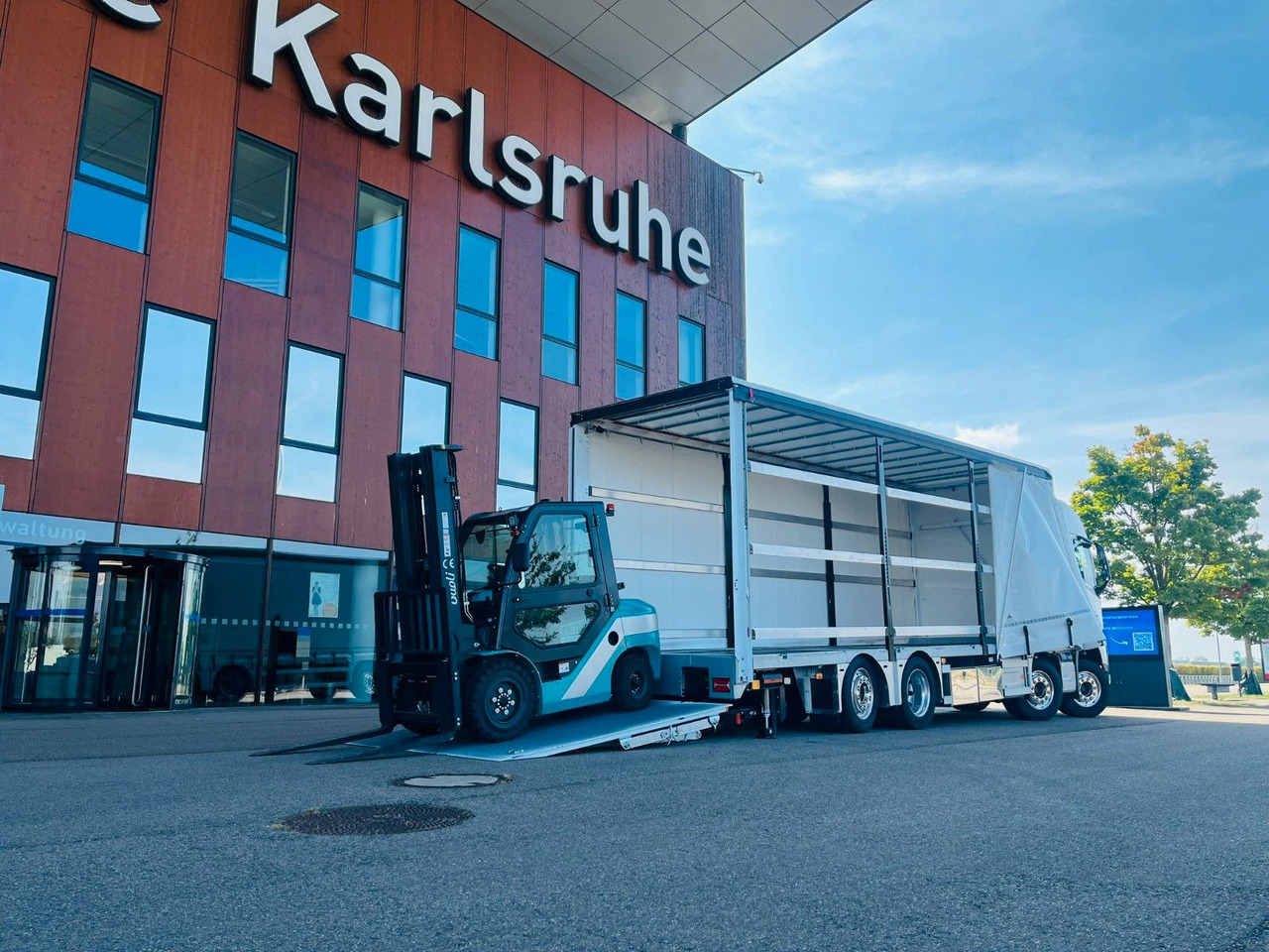 Volvo FH 500 Gabelstaplertransporter LBW Dhollandia 9t - Xe tải thùng mui bạt: hình 4 Volvo FH 500 Gabelstaplertransporter LBW Dhollandia 9t - Xe tải thùng mui bạt: hình 4