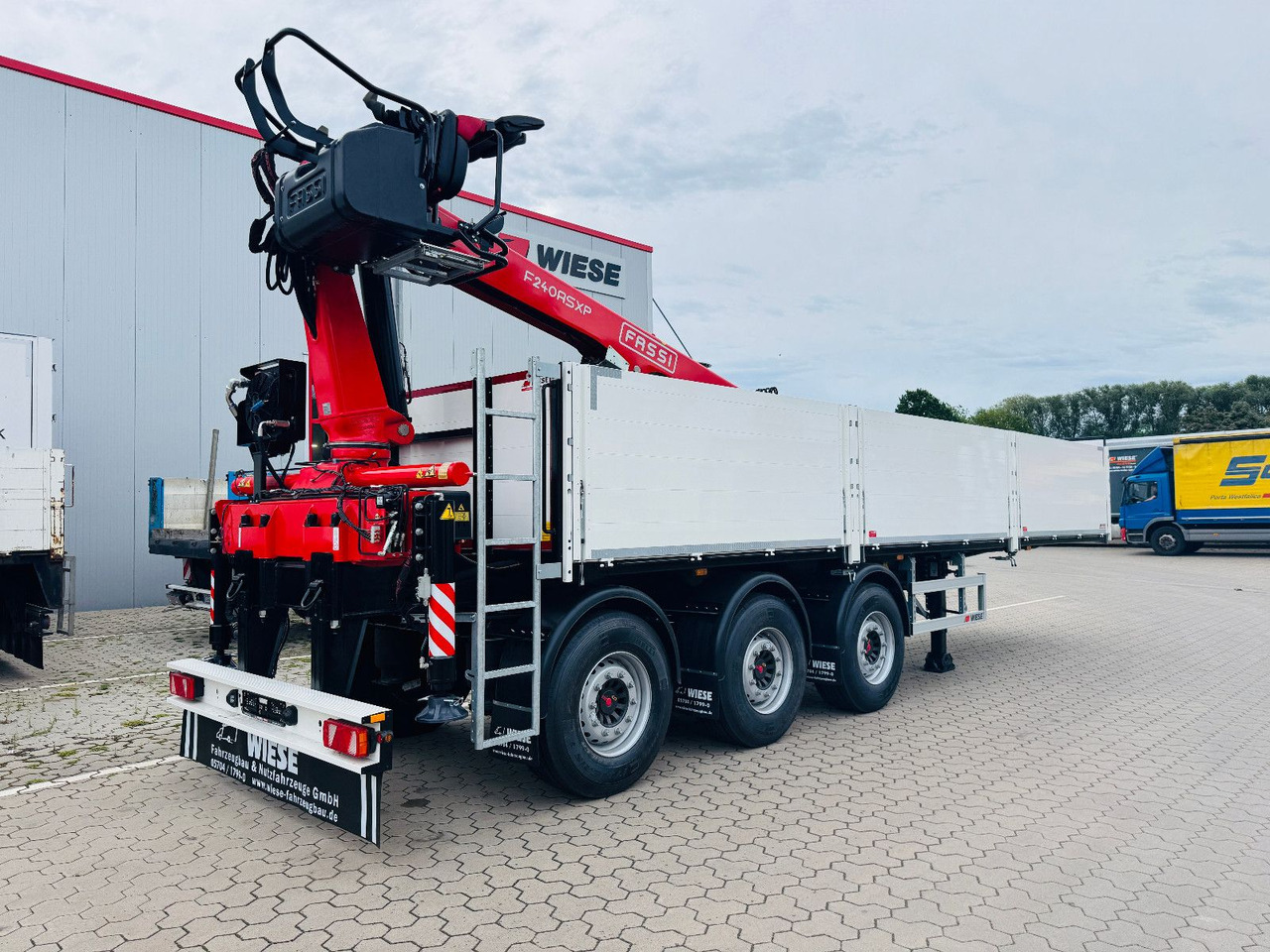 Wiese Baustoffauflieger - Heckkran Kran Fassi - Sơ mi rơ moóc thùng lửng/ Phẳng: hình 4 Wiese Baustoffauflieger - Heckkran Kran Fassi - Sơ mi rơ moóc thùng lửng/ Phẳng: hình 4