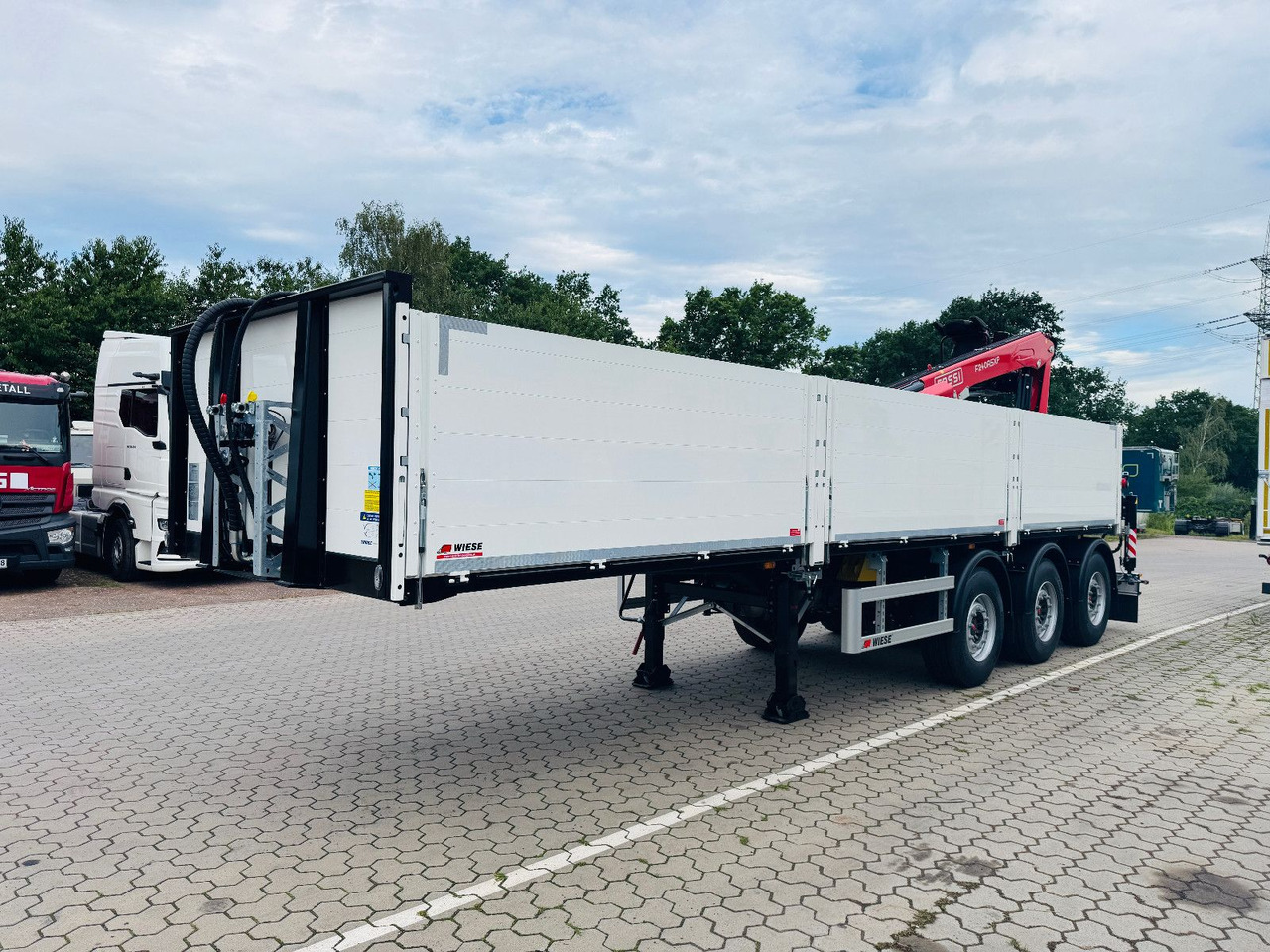 Wiese Baustoffauflieger - Heckkran Kran Fassi - Sơ mi rơ moóc thùng lửng/ Phẳng: hình 2 Wiese Baustoffauflieger - Heckkran Kran Fassi - Sơ mi rơ moóc thùng lửng/ Phẳng: hình 2