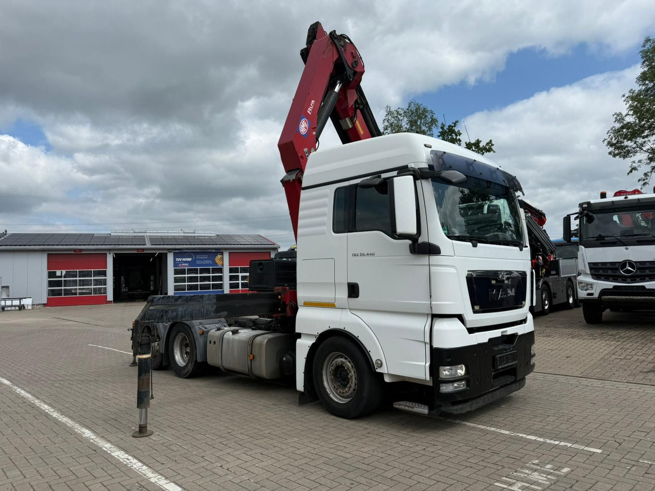 MAN TGX 26.440 6x2 mit HMF 3000-5 Kran TÜV NEU - Xe đầu kéo: hình 2 MAN TGX 26.440 6x2 mit HMF 3000-5 Kran TÜV NEU - Xe đầu kéo: hình 2