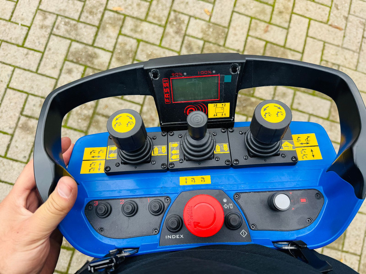 Volvo FH 500 8x4 Kran F820 RA2.27 Jib & Winde Sofort - Xe đầu kéo: hình 4 Volvo FH 500 8x4 Kran F820 RA2.27 Jib & Winde Sofort - Xe đầu kéo: hình 4