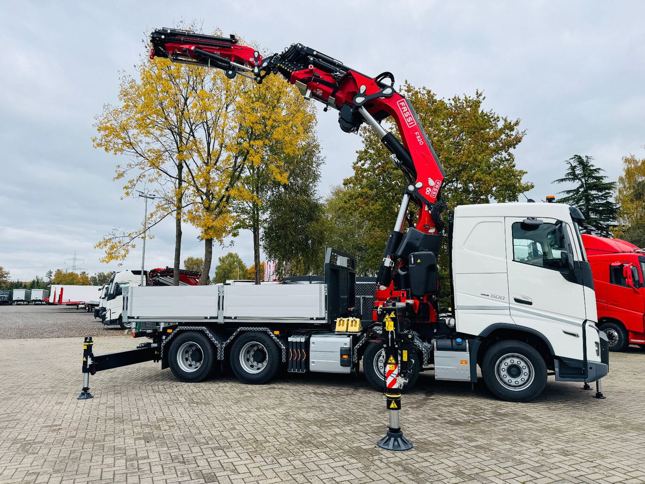 Volvo FH 500 8x4 Kran F820 RA2.27 Jib & Winde Sofort - Xe đầu kéo: hình 2 Volvo FH 500 8x4 Kran F820 RA2.27 Jib & Winde Sofort - Xe đầu kéo: hình 2