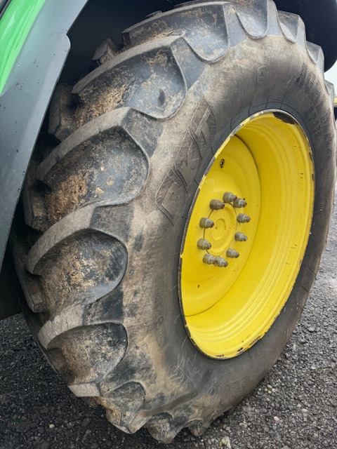 JOHN DEERE 6210R - Máy cày: hình 2 JOHN DEERE 6210R - Máy cày: hình 2