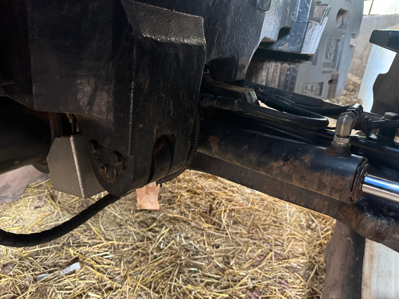 NEW HOLLAND T6.180 - Máy cày: hình 2 NEW HOLLAND T6.180 - Máy cày: hình 2