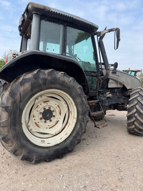 VALTRA T130 - Máy cày: hình 1 VALTRA T130 - Máy cày: hình 1