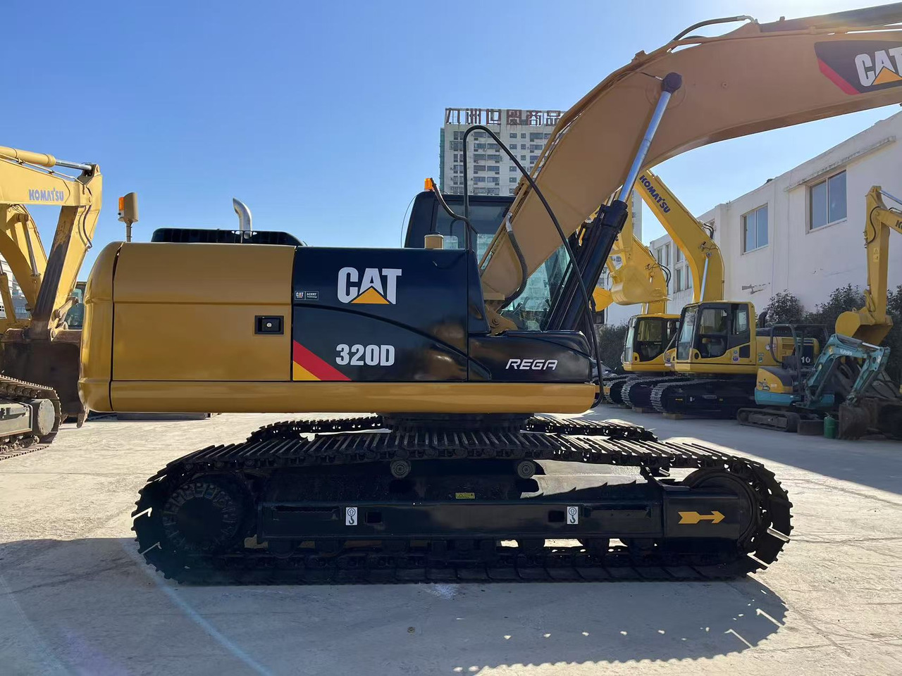 CATERPILLAR 320D - Máy xúc bánh xích: hình 5 CATERPILLAR 320D - Máy xúc bánh xích: hình 5