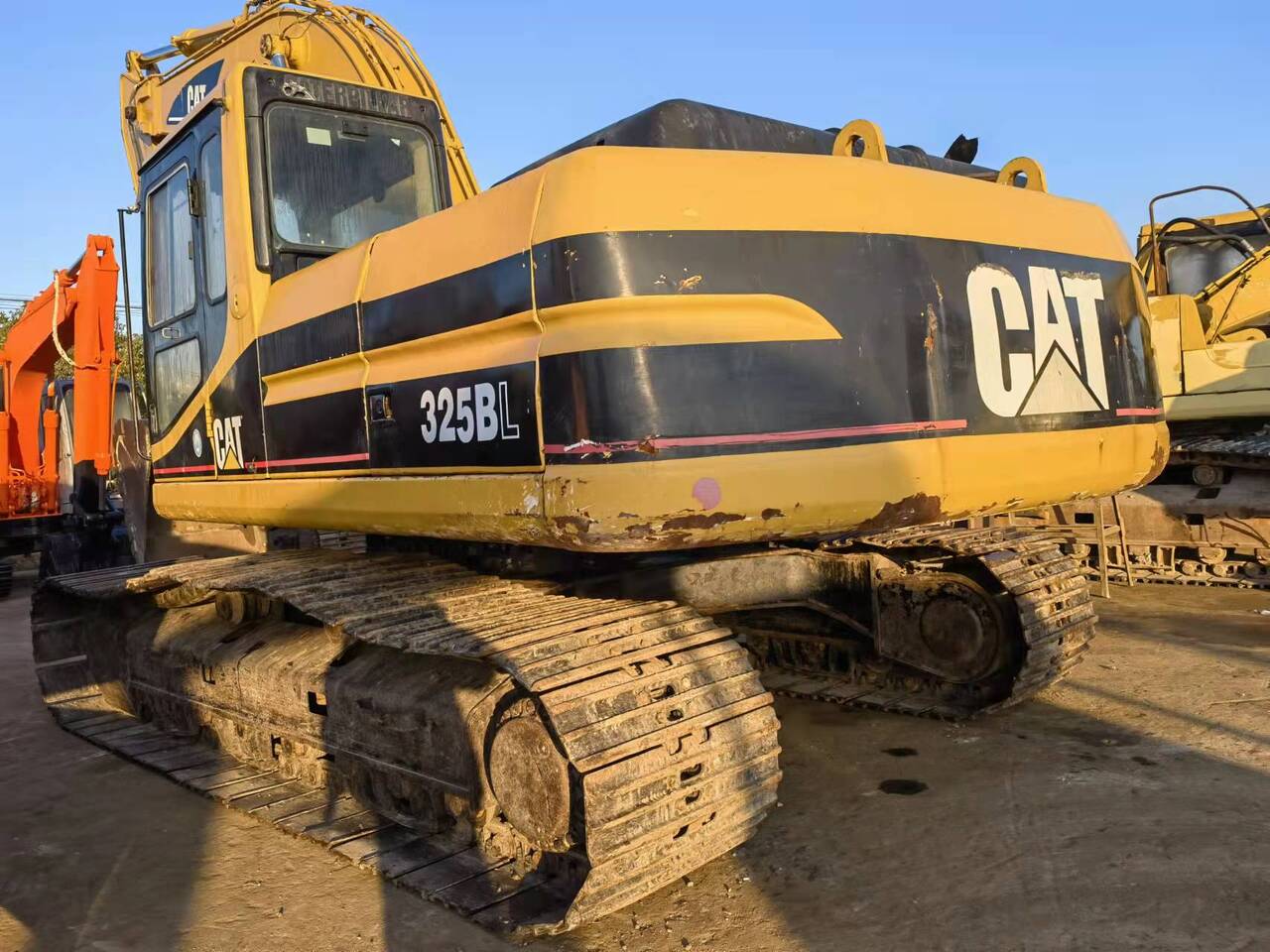 CATERPILLAR 325BL Imported machine - Máy xúc bánh xích: hình 1 CATERPILLAR 325BL Imported machine - Máy xúc bánh xích: hình 1