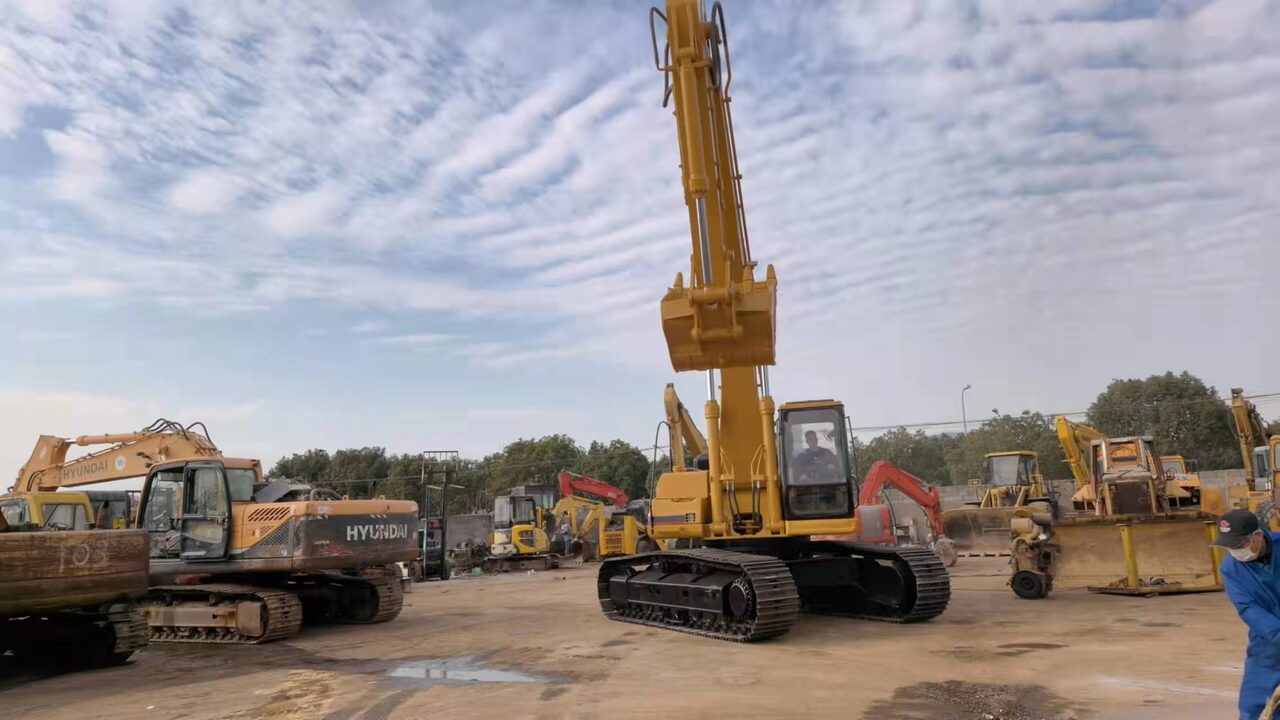 CATERPILLAR 330BL - Máy xúc bánh xích: hình 2 CATERPILLAR 330BL - Máy xúc bánh xích: hình 2
