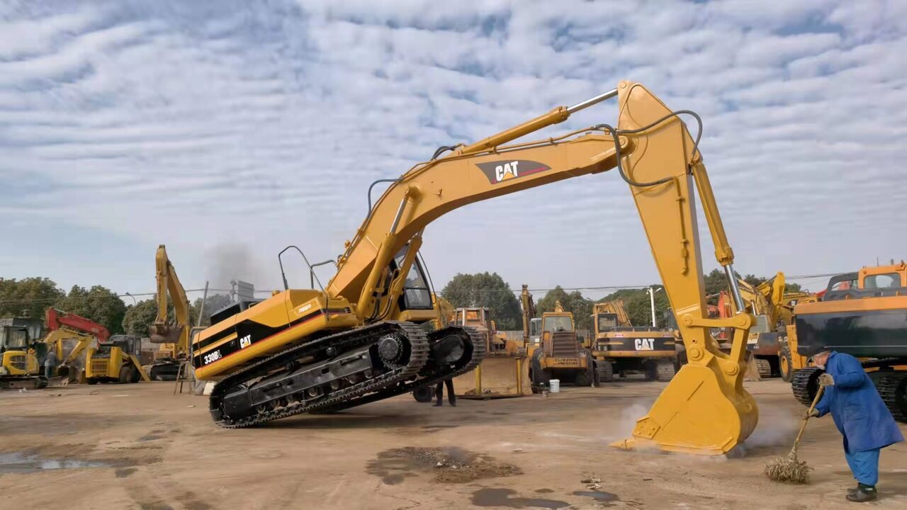CATERPILLAR 330BL - Máy xúc bánh xích: hình 1 CATERPILLAR 330BL - Máy xúc bánh xích: hình 1