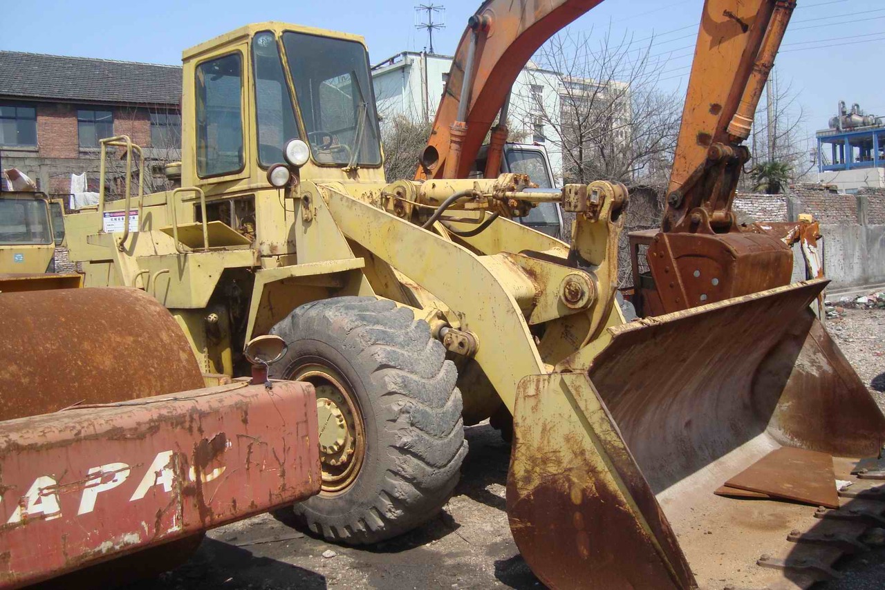 CATERPILLAR 950B - Máy xúc lật bánh lốp: hình 2 CATERPILLAR 950B - Máy xúc lật bánh lốp: hình 2