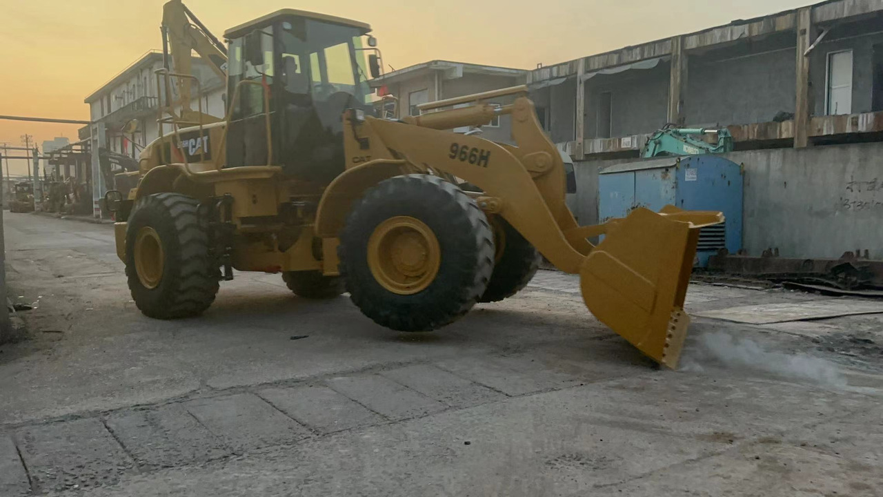 CATERPILLAR 966H - Máy xúc bánh lốp: hình 3 CATERPILLAR 966H - Máy xúc bánh lốp: hình 3