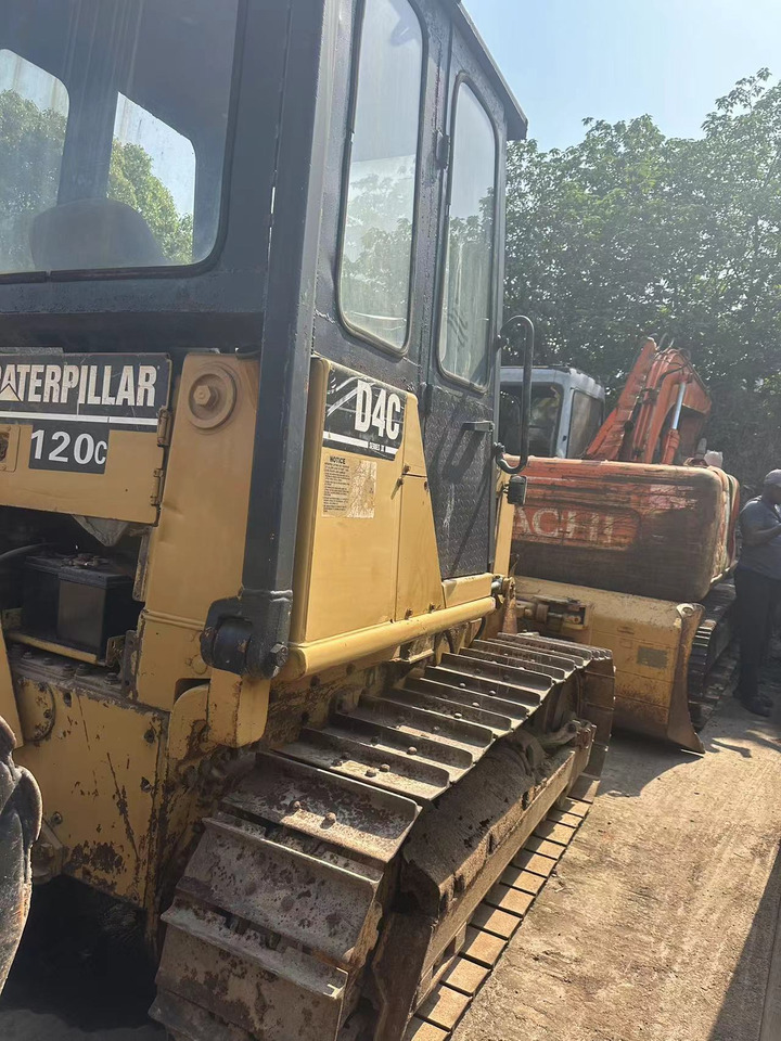CATERPILLAR D4C - Máy ủi: hình 3 CATERPILLAR D4C - Máy ủi: hình 3