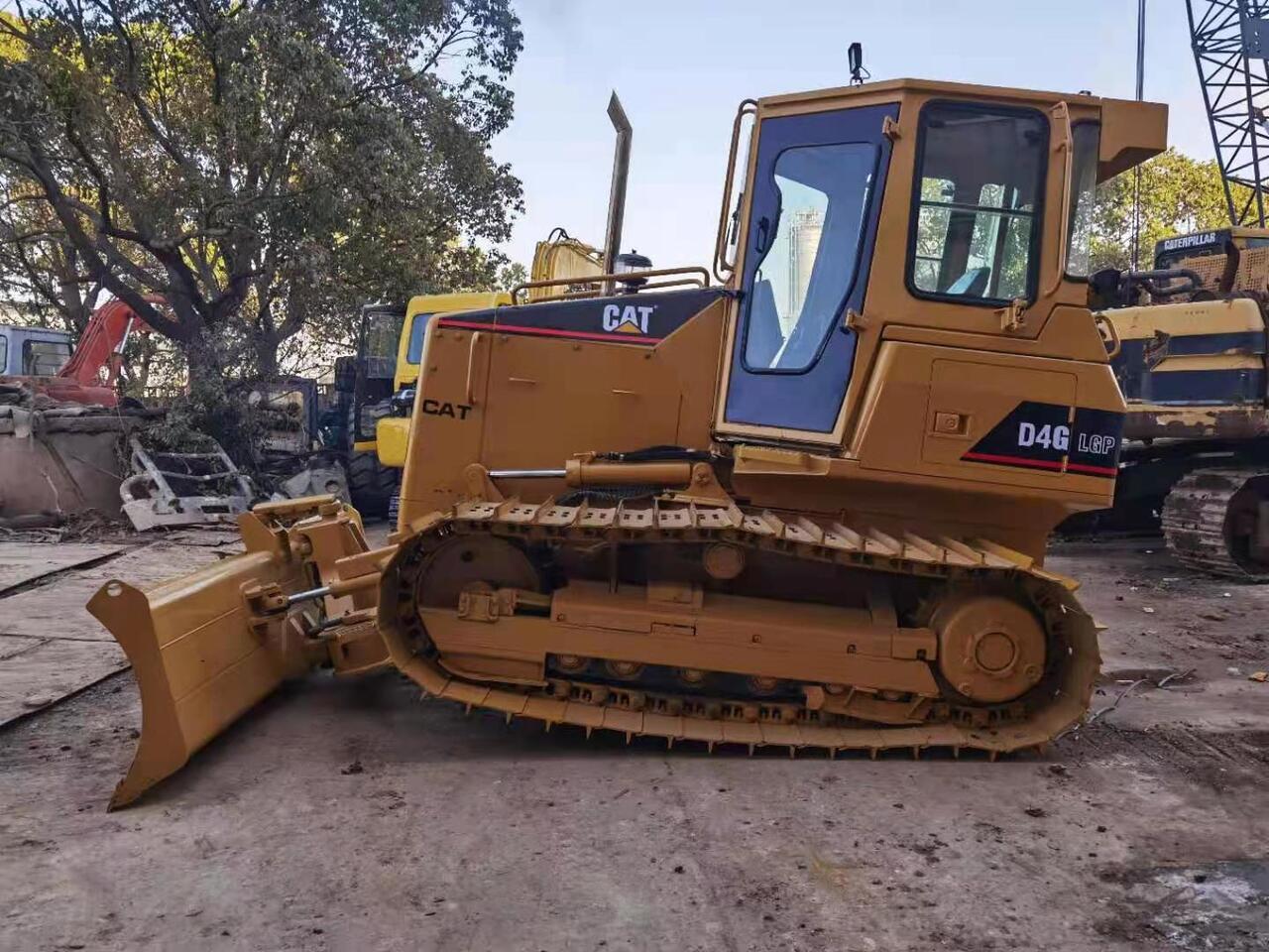 CATERPILLAR D4G - Máy ủi: hình 1 CATERPILLAR D4G - Máy ủi: hình 1
