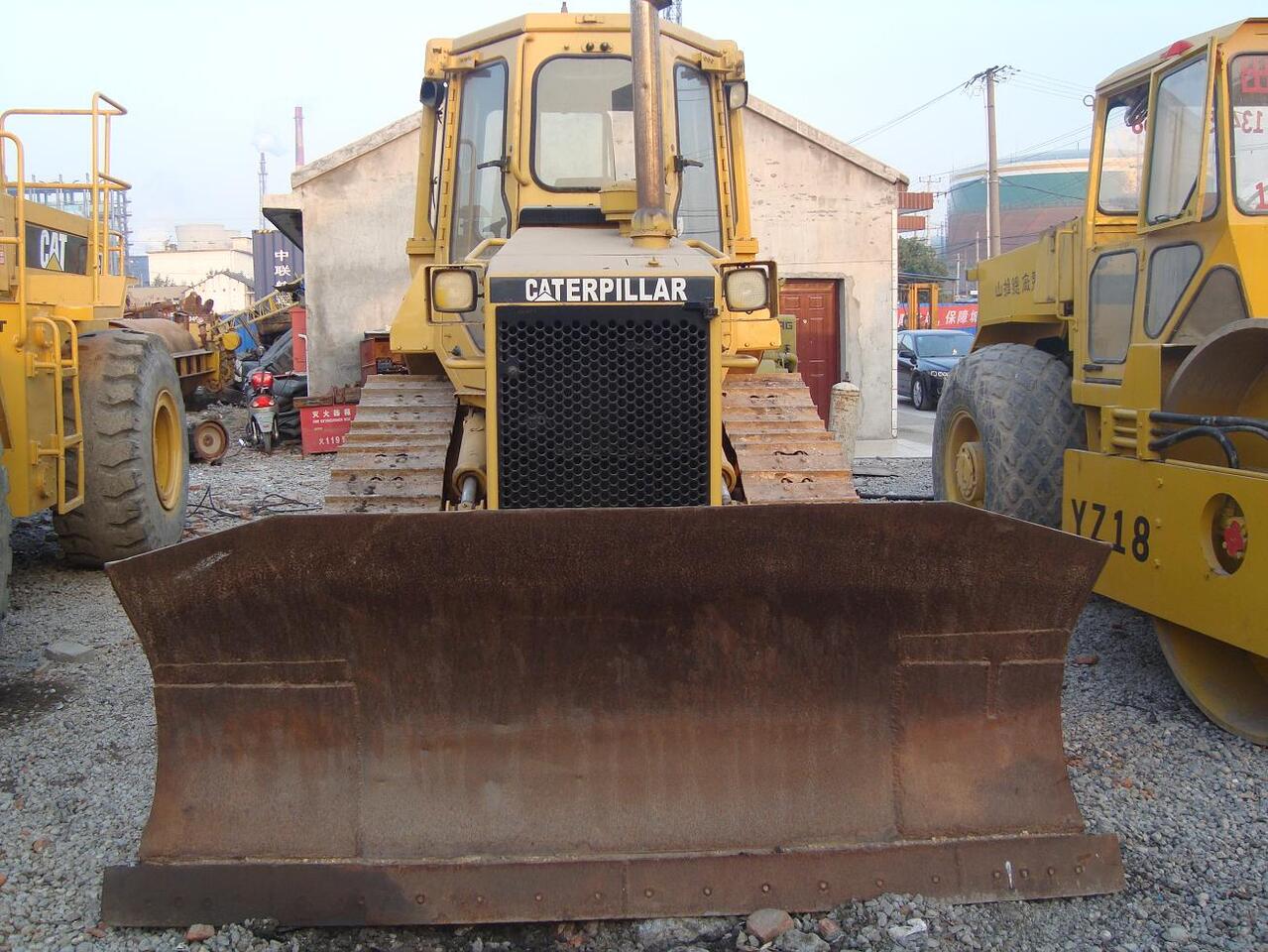 CATERPILLAR D4H - Máy ủi: hình 3 CATERPILLAR D4H - Máy ủi: hình 3