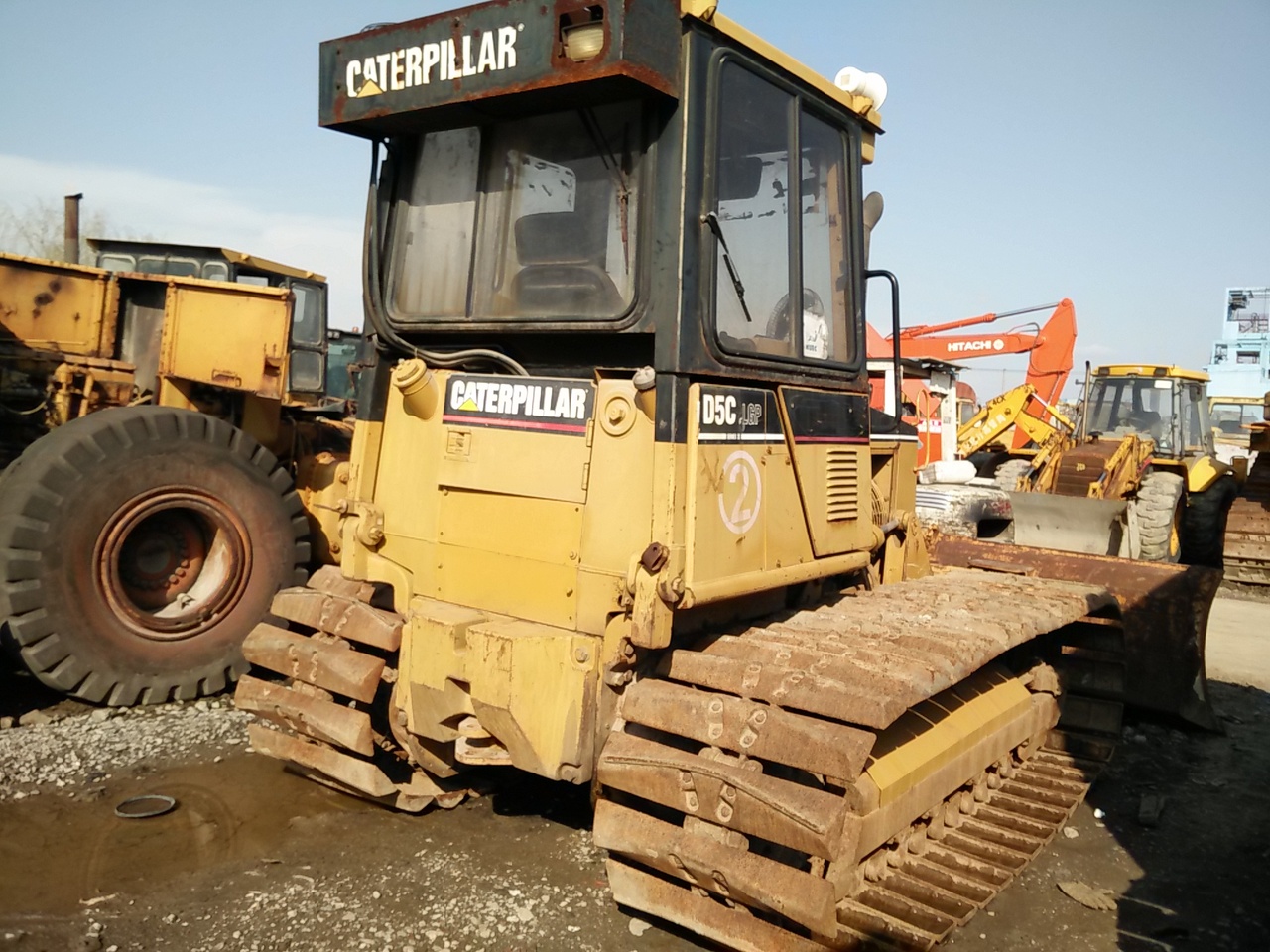 CATERPILLAR D5C - Máy ủi: hình 2 CATERPILLAR D5C - Máy ủi: hình 2