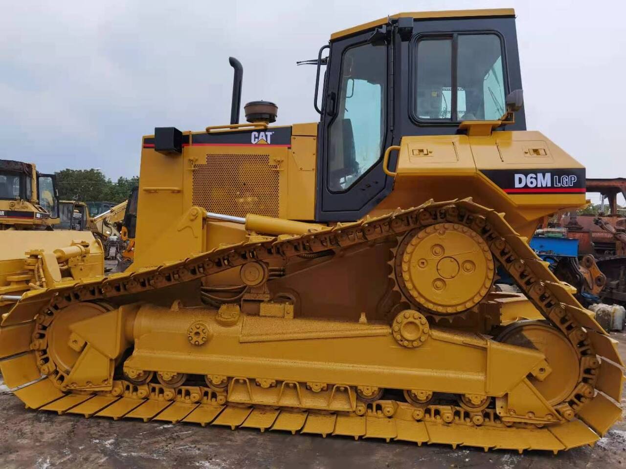 CATERPILLAR D6M - Máy ủi: hình 1 CATERPILLAR D6M - Máy ủi: hình 1