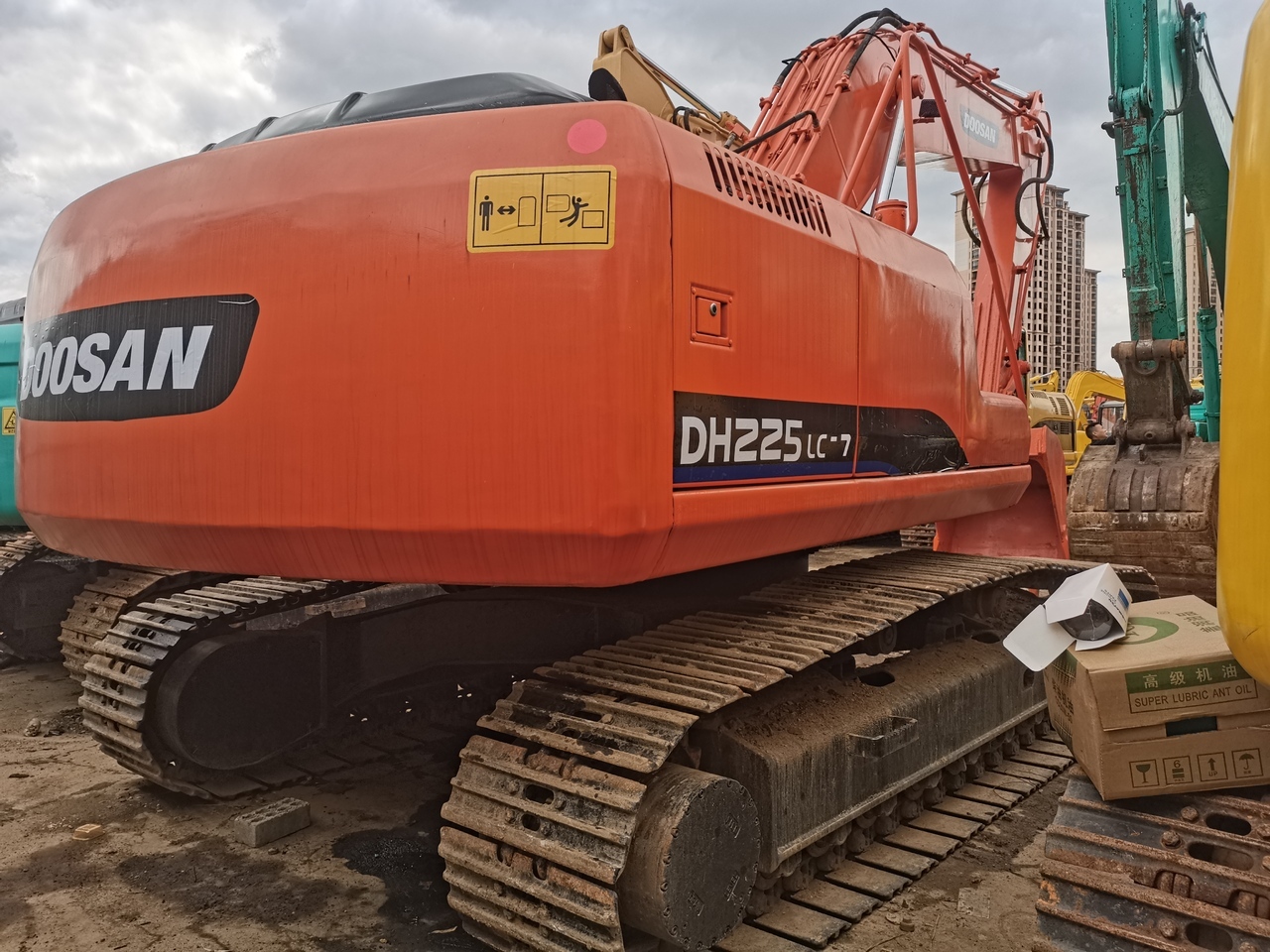 DOOSAN DH225LC-7 - Máy xúc bánh xích: hình 1 DOOSAN DH225LC-7 - Máy xúc bánh xích: hình 1