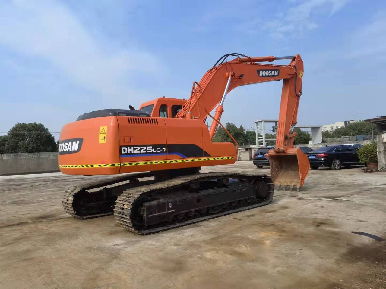 DOOSAN DH225LC-7 - Máy xúc bánh xích: hình 1 DOOSAN DH225LC-7 - Máy xúc bánh xích: hình 1