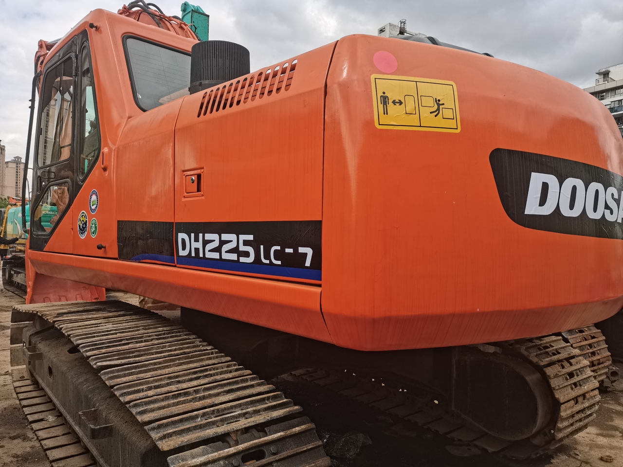 DOOSAN DH225LC-7 - Máy xúc bánh xích: hình 2 DOOSAN DH225LC-7 - Máy xúc bánh xích: hình 2