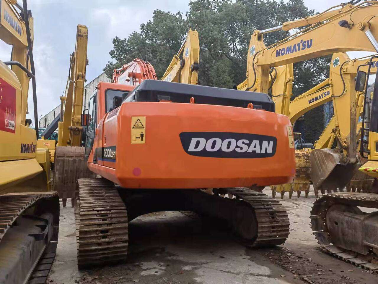 DOOSAN DH300 - Máy xúc bánh xích: hình 3 DOOSAN DH300 - Máy xúc bánh xích: hình 3