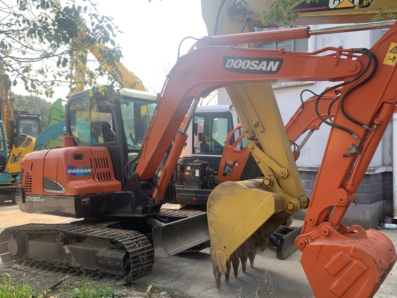 DOOSAN DX60-9 - Máy xúc mini: hình 1 DOOSAN DX60-9 - Máy xúc mini: hình 1