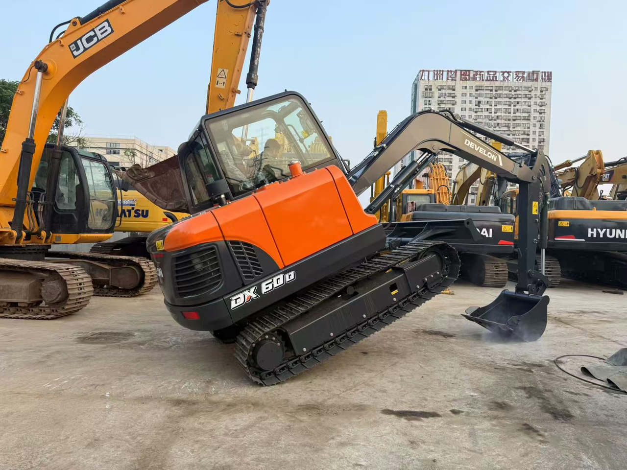 DOOSAN DX60D-10 - Máy xúc bánh xích: hình 1 DOOSAN DX60D-10 - Máy xúc bánh xích: hình 1
